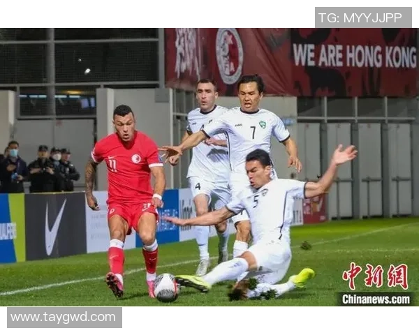 中国足球迎战乌兹别克斯坦全力争胜展现实力与团队精神