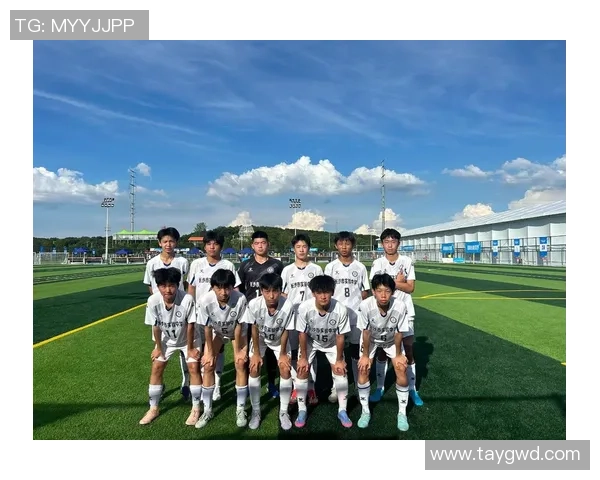 女生眼中足球的魅力与挑战探讨以及她们在这项运动中的独特视角 女生眼中足球的魅力与挑战探讨以及她们在这项运动中的独特视角