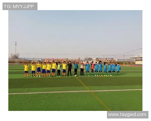 江苏足球队奋勇争先力争佳绩展现团队精神与拼搏意志 江苏足球队奋勇争先力争佳绩展现团队精神与拼搏意志