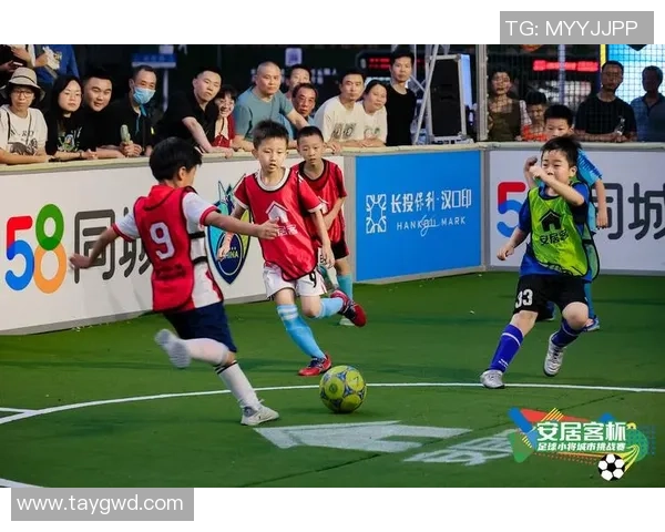 梅县足球热潮兴起青少年踢球活动蓬勃发展助力地方体育文化繁荣 梅县足球热潮兴起青少年踢球活动蓬勃发展助力地方体育文化繁荣